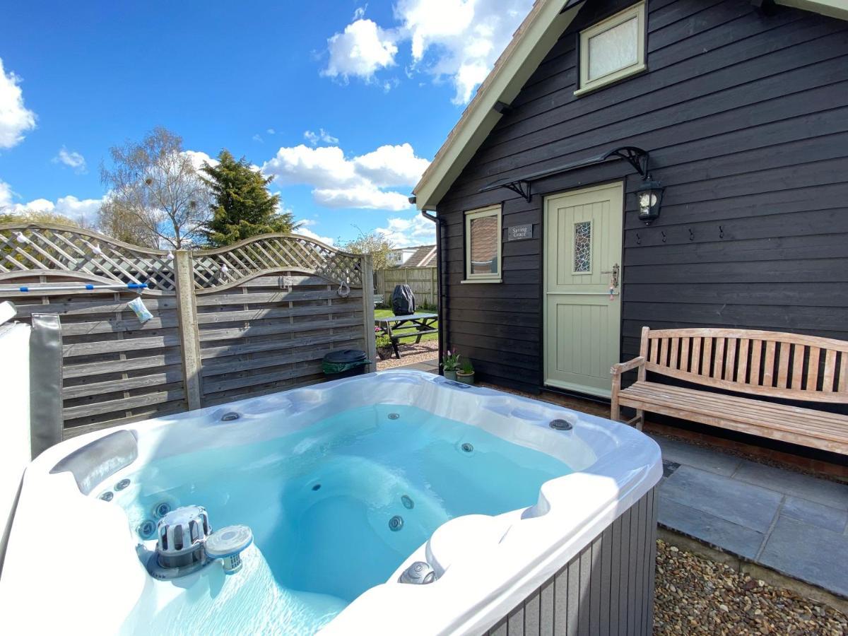 Saving Grace With Private Hot Tub Βίλα Bawdeswell Εξωτερικό φωτογραφία
