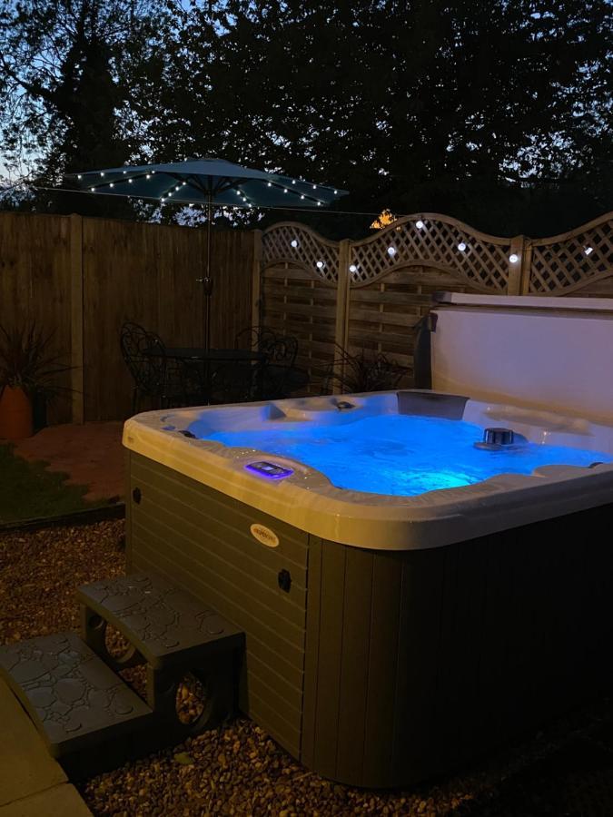 Saving Grace With Private Hot Tub Βίλα Bawdeswell Εξωτερικό φωτογραφία