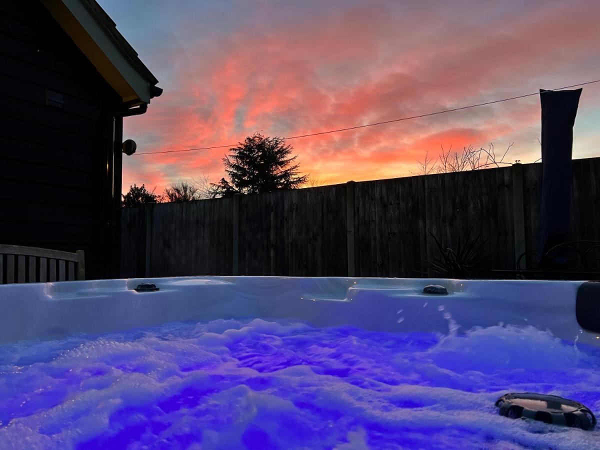 Saving Grace With Private Hot Tub Βίλα Bawdeswell Εξωτερικό φωτογραφία