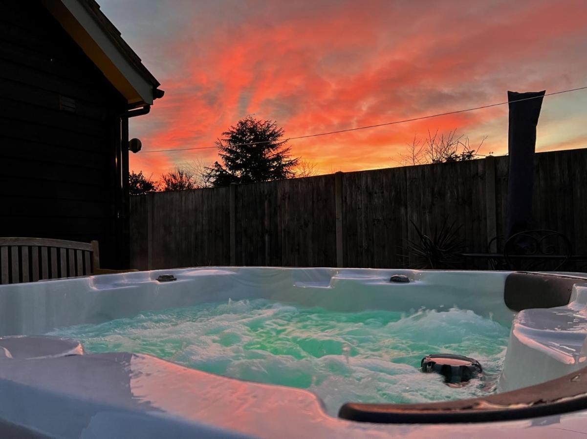 Saving Grace With Private Hot Tub Βίλα Bawdeswell Εξωτερικό φωτογραφία