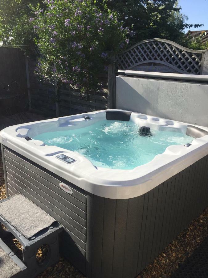 Saving Grace With Private Hot Tub Βίλα Bawdeswell Εξωτερικό φωτογραφία