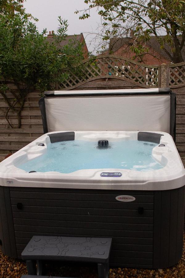 Saving Grace With Private Hot Tub Βίλα Bawdeswell Εξωτερικό φωτογραφία